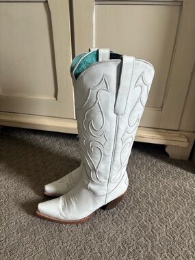 Corral Boots Z5074 Women’s White Embroidered Tall Snip Toe Cowboy Boot 8.5